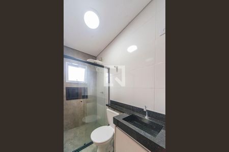 Banheiro  de apartamento à venda com 2 quartos, 56m² em Jardim Santo Alberto, Santo André