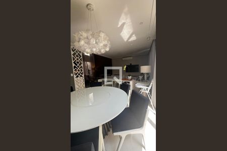 Sala de casa de condomínio à venda com 4 quartos, 329m² em Jardim Cordeiro, São Paulo