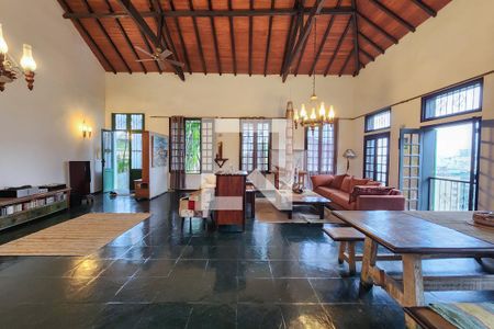 Sala  de casa à venda com 3 quartos, 250m² em Catete, Rio de Janeiro