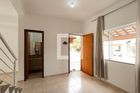 Sala  de casa de condomínio para alugar com 3 quartos, 170m² em Vila Haro, Sorocaba