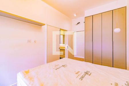 Casa de Condomínio para alugar com 4 quartos, 310m² em Jardim Prudência, São Paulo