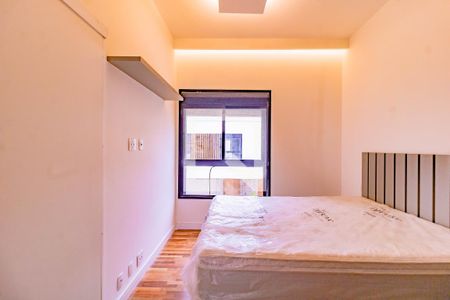 Casa de Condomínio para alugar com 4 quartos, 310m² em Jardim Prudência, São Paulo