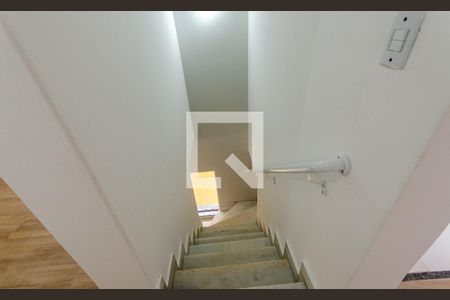 Escada de casa para alugar com 3 quartos, 250m² em Vila Bonilha, São Paulo