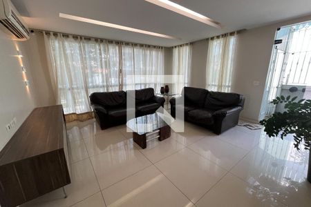 Sala de casa à venda com 4 quartos, 340m² em Jardim Guanabara, Rio de Janeiro