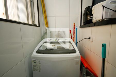 Área de Serviço de apartamento para alugar com 2 quartos, 55m² em Guilhermina, Praia Grande