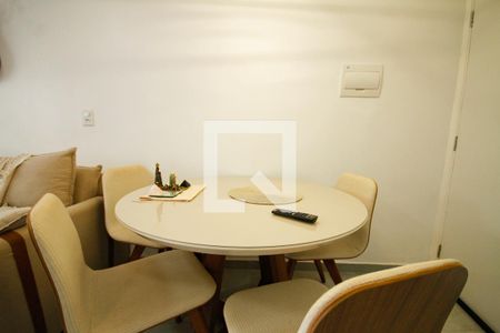Sala de apartamento para alugar com 2 quartos, 55m² em Guilhermina, Praia Grande