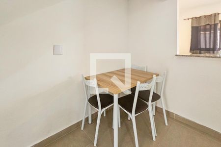 Sala de apartamento para alugar com 2 quartos, 70m² em Balneario Praia do Perequê, Guarujá