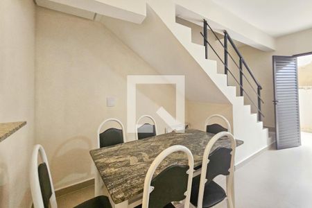 Sala de casa para alugar com 2 quartos, 70m² em Balneario Praia do Perequê, Guarujá