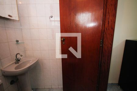 Banheiro da Suíte 1 de apartamento para alugar com 2 quartos, 70m² em Guilhermina, Praia Grande