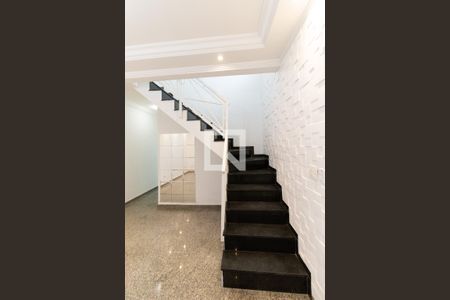 Escada de casa à venda com 3 quartos, 120m² em Jardim Patente Novo, São Paulo