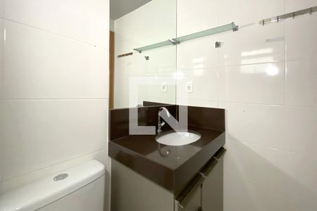 Banheiro da Suíte 1 de apartamento para alugar com 2 quartos, 70m² em Santo Antônio, Belo Horizonte