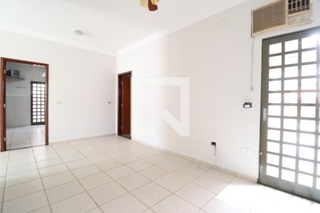 Sala 2 de casa para alugar com 3 quartos, 250m² em Tabajaras, Uberlândia