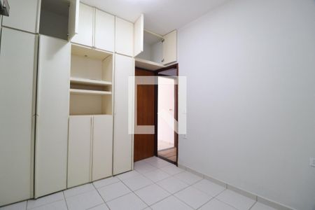 Quarto 1 - Suíte de casa para alugar com 3 quartos, 250m² em Tabajaras, Uberlândia