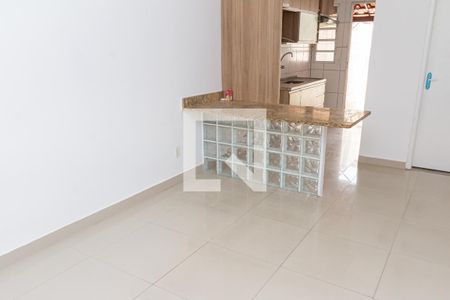 Sala de casa de condomínio para alugar com 2 quartos, 55m² em Campo Grande, Rio de Janeiro