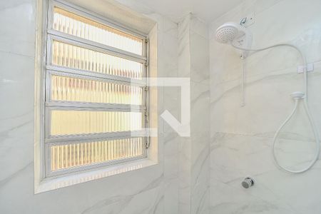 Banheiro de apartamento para alugar com 1 quarto, 40m² em Vila Ipiranga, Porto Alegre