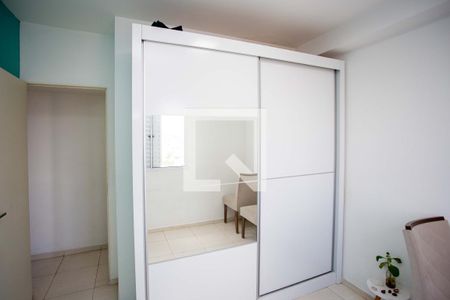 Quarto 2 de apartamento à venda com 2 quartos, 44m² em Canhema, Diadema