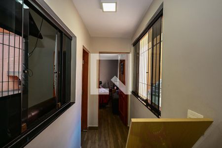 Corredor de casa à venda com 3 quartos, 224m² em Jardim Maria Rosa, Taboão da Serra