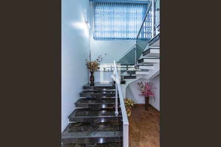 Escada de casa para alugar com 3 quartos, 250m² em Jardim Sao Jose, São Paulo