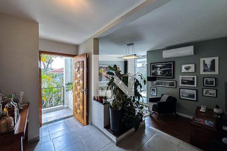 Sala de casa à venda com 5 quartos, 254m² em Vila Bertioga, São Paulo