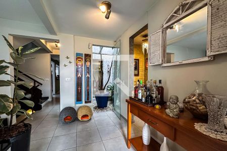 Sala de casa à venda com 5 quartos, 254m² em Vila Bertioga, São Paulo