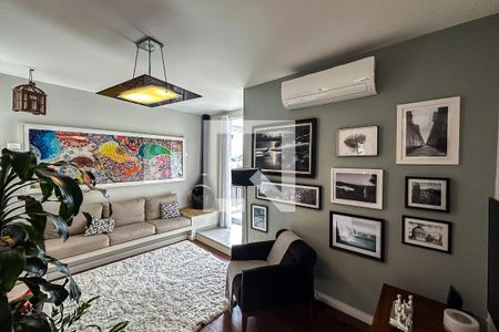 Sala de casa à venda com 5 quartos, 254m² em Vila Bertioga, São Paulo