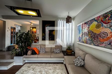 Sala de casa à venda com 5 quartos, 254m² em Vila Bertioga, São Paulo