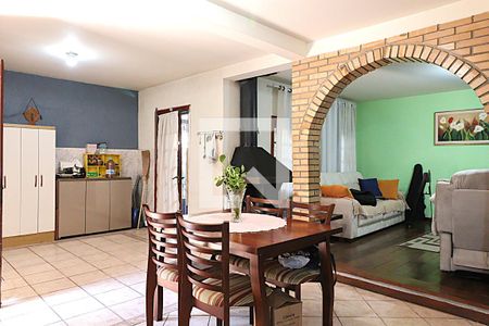 Sala de casa à venda com 3 quartos, 262m² em Auxiliadora, Porto Alegre