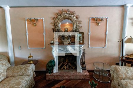 Detalhe - Sala 2 (lareira) de casa de condomínio à venda com 5 quartos, 509m² em Vila Tramontano, São Paulo