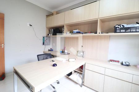 Escritório de casa para alugar com 3 quartos, 390m² em Jardim Karaíba, Uberlândia