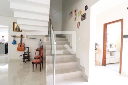Sala de casa para alugar com 3 quartos, 390m² em Jardim Karaíba, Uberlândia