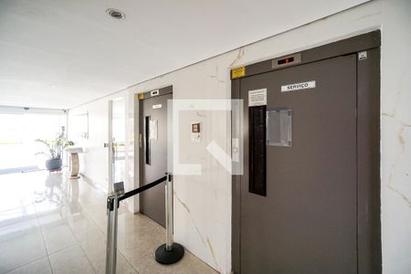 Hall dos elevadores de apartamento para alugar com 2 quartos, 56m² em Vila Aricanduva, São Paulo