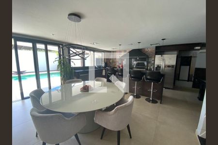 Casa à venda com 4 quartos, 400m² em Jardim Leonor, São Paulo