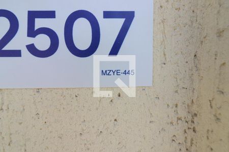 Placa  de casa à venda com 2 quartos, 180m² em Jardim das Flores, Osasco