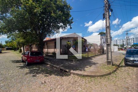 Fachada de casa à venda com 3 quartos, 300m² em Cavalhada, Porto Alegre