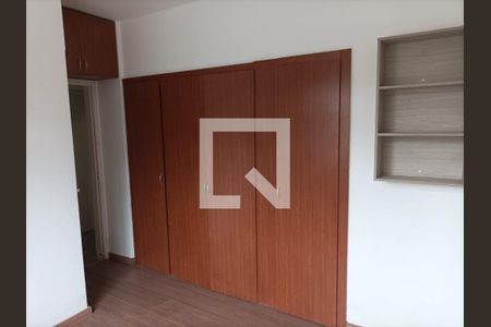Quarto de apartamento para alugar com 3 quartos, 77m² em Santa Efigênia, Belo Horizonte