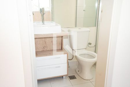 Banheiro da Suíte de apartamento à venda com 3 quartos, 70m² em Humaitá, Porto Alegre