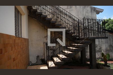 Escada externa acesso de casa à venda com 3 quartos, 300m² em Vila Rosalia, Guarulhos