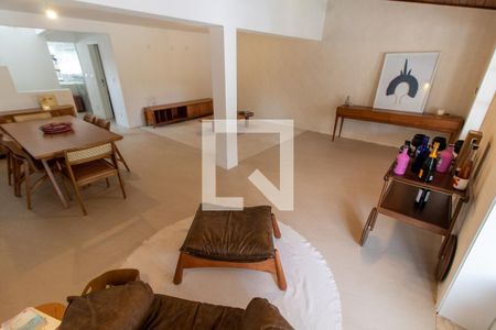SALA de casa de condomínio à venda com 4 quartos, 250m² em Bairro das Palmeiras, Campinas