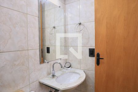 Banheiro da Suíte de apartamento para alugar com 3 quartos, 47m² em Pirajá, Belo Horizonte