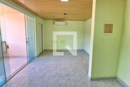 Quarto de casa para alugar com 2 quartos, 130m² em Jardim Primavera, Duque de Caxias