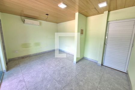 Quarto de casa para alugar com 2 quartos, 130m² em Jardim Primavera, Duque de Caxias