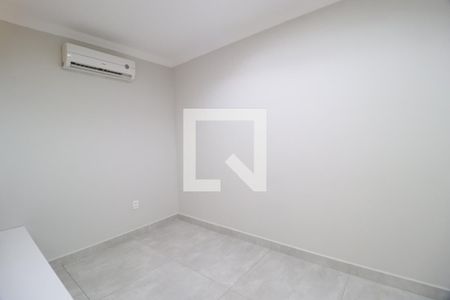 Quarto 1  de casa de condomínio para alugar com 4 quartos, 140m² em Aclimação, Uberlândia