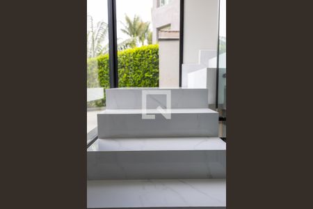 Escada de acesso de casa de condomínio para alugar com 3 quartos, 358m² em Suru, Barueri