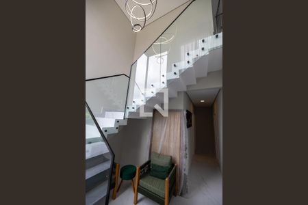 Escada de acesso de casa de condomínio para alugar com 3 quartos, 358m² em Suru, Barueri