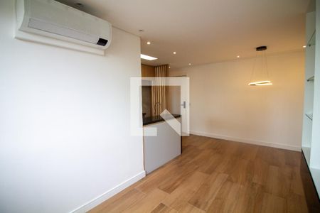 Sala / sala de Jantar de apartamento para alugar com 2 quartos, 55m² em Santo Amaro, São Paulo