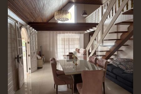 Sala de casa de condomínio para alugar com 3 quartos, 790m² em Cidade Paquelandia, Itaquaquecetuba