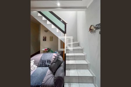 Escada de casa à venda com 4 quartos, 114m² em Parque Fongaro, São Paulo