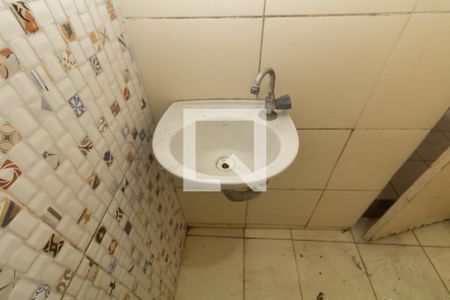 Banheiro de casa para alugar com 1 quarto, 40m² em Vila Carmosina, São Paulo