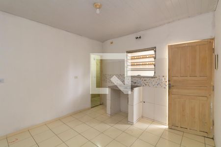 Cozinha de casa para alugar com 1 quarto, 40m² em Vila Carmosina, São Paulo