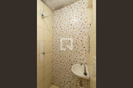 Banheiro de casa para alugar com 1 quarto, 40m² em Vila Carmosina, São Paulo